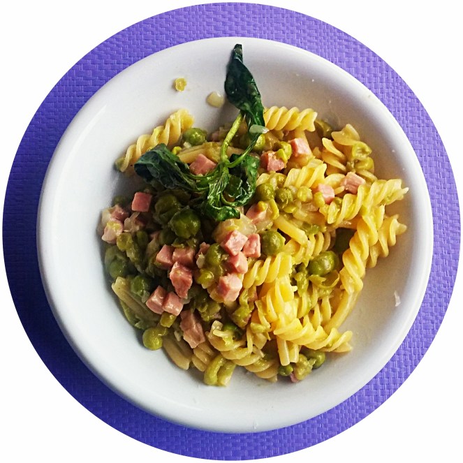 Fusilli senza glutine con dadini di prosciutto cotto e piselli freschi: un primo dal sapore tipicamente primaverile