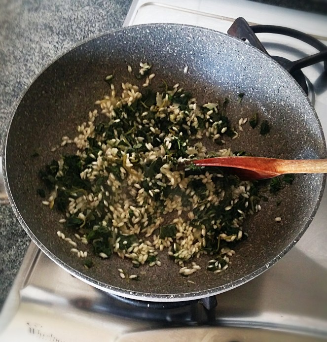 Tostatura del riso e rosolatura delle ortiche