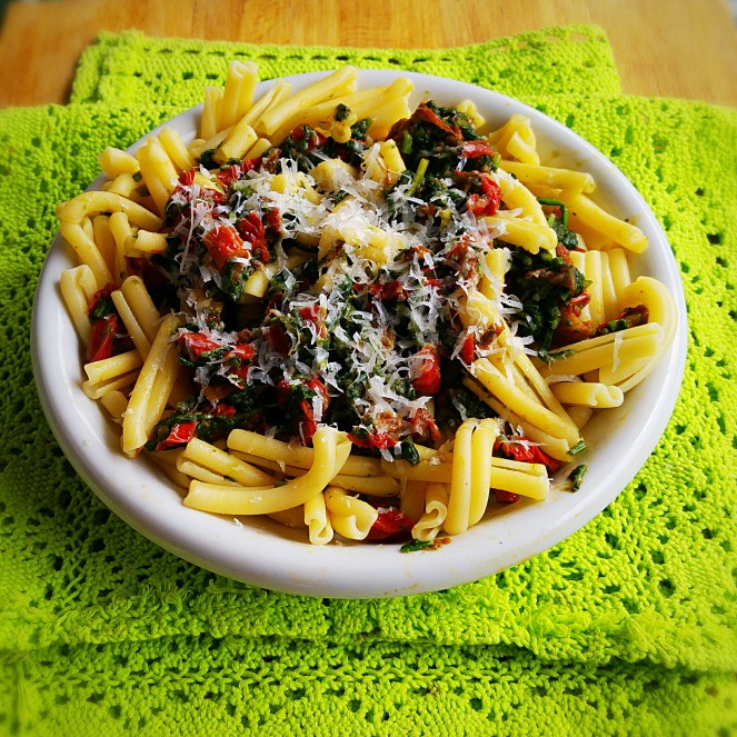 Ecco il nostro piatto fumante di caserecce senza glutine con pomodorini secchi e rucola