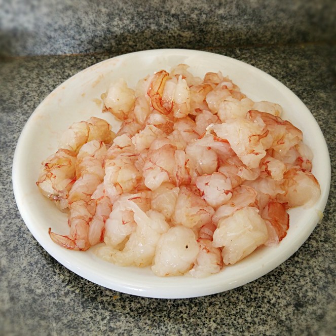 piatto di polposi gamberetti puliti