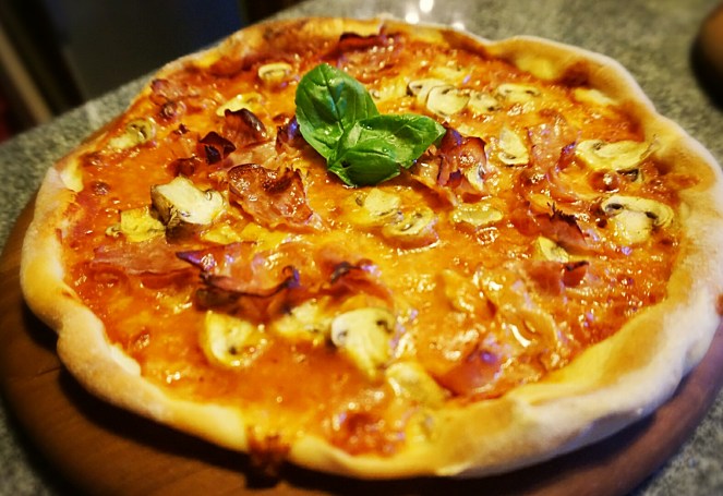 Pizza glutenfree prosciutto e funghi