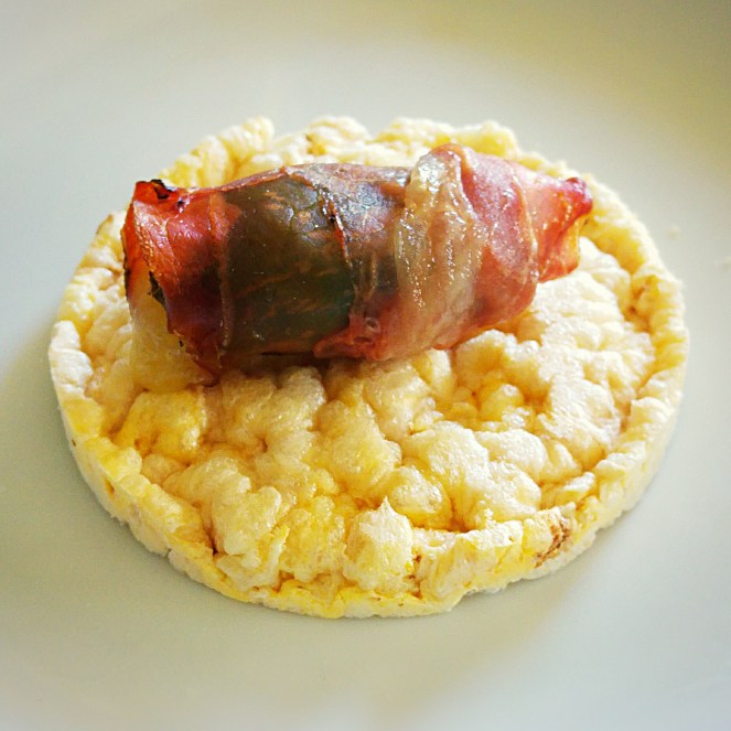 bocconcino_di_jalapeno_brie_speck_su_galletta.jpg