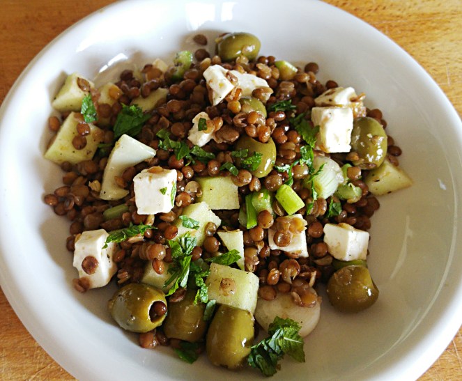 Un piatto di insalata di lenticchie: veloce, gustoso e glutenfree