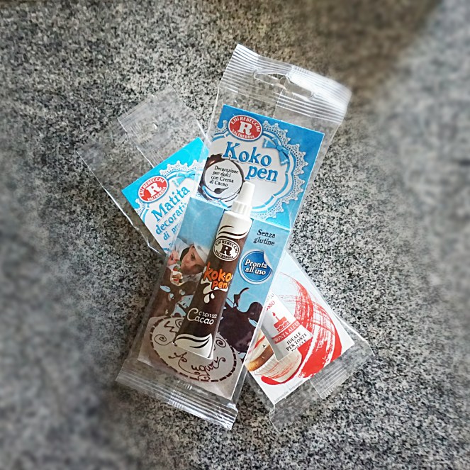 Penne alimentari per la decorazione di dolci.