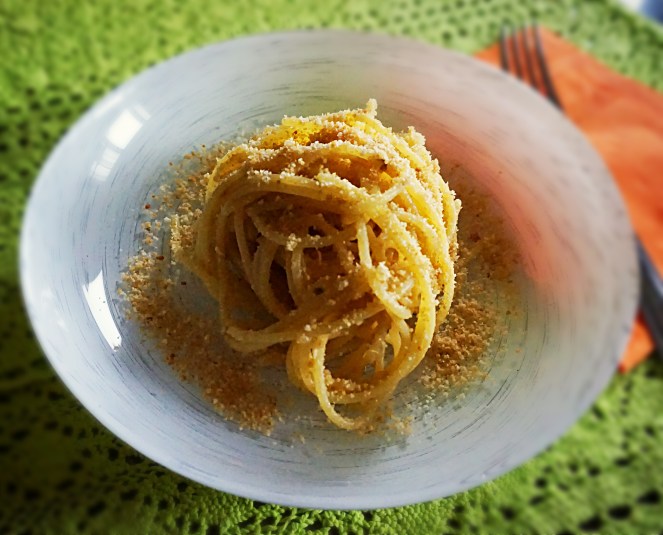 spaghetti_glutenfree_pangrattato_e_acciughe-jpg