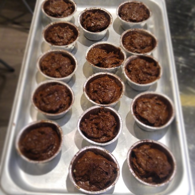 Il composto viene disposto negli stampini.