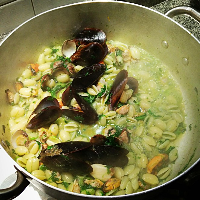 casseruola_cozze_vongole_cime_gnocchetti_glutenfree