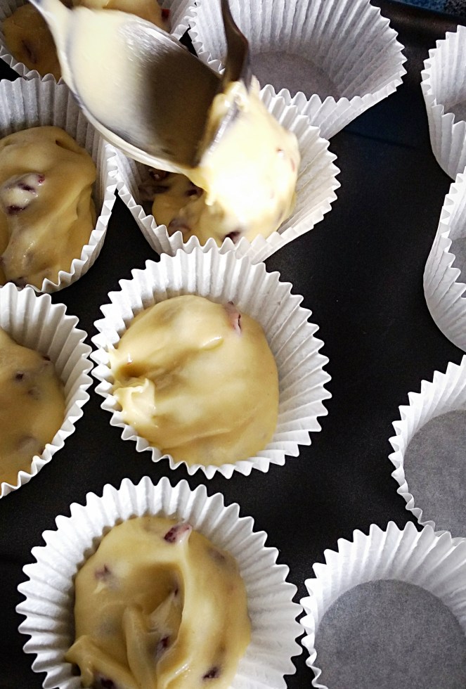 riempimento_pirottini_con_impasto_muffins_glutenfree