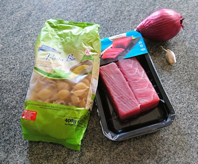 conchiglie_senza_glutine_filetti_di_tonno_fresco_cipolla_di_tropea_aglio